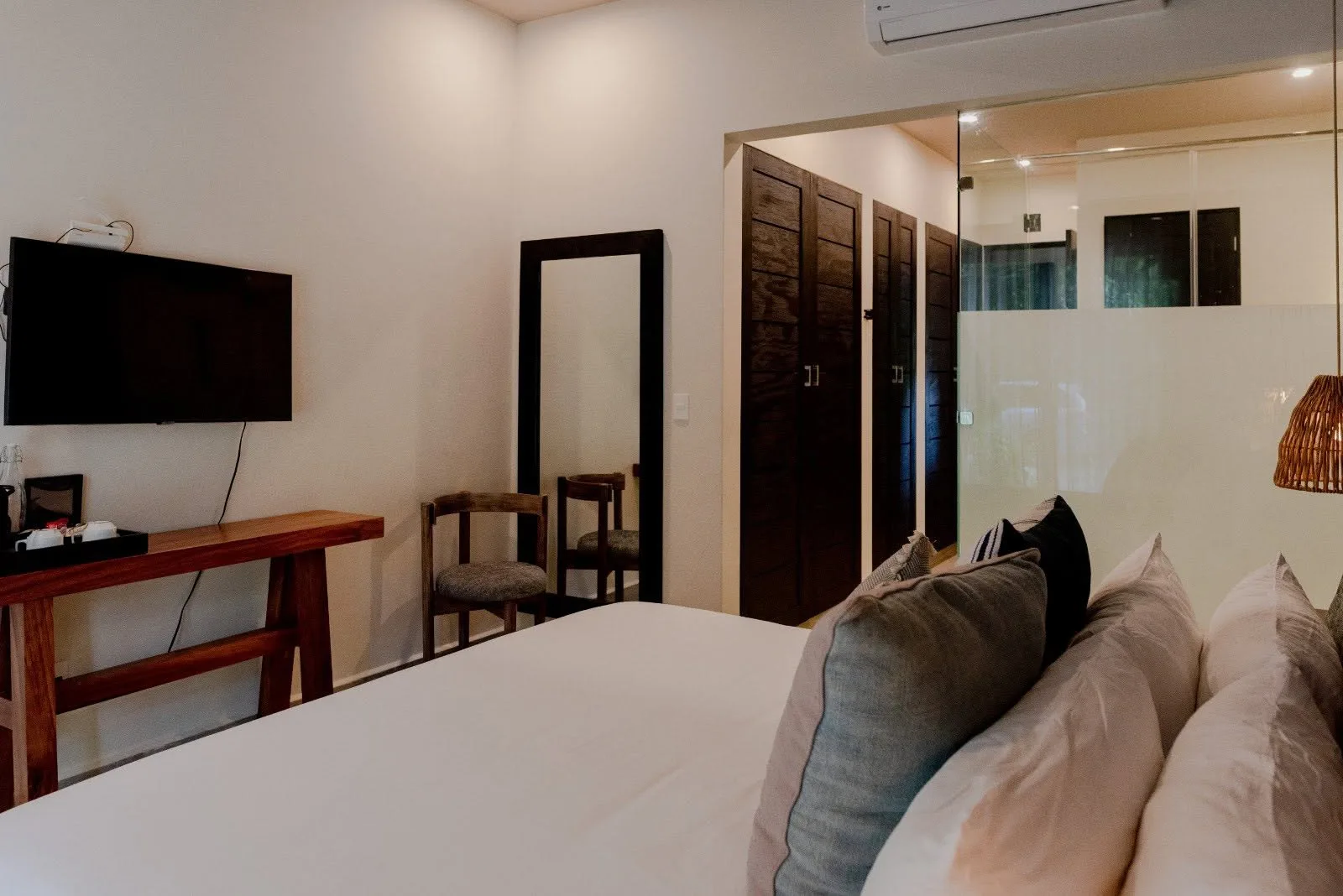 LUXURY PENTHOUSE on the Lagoon with Water View and Private Roof Top Pool photo 3