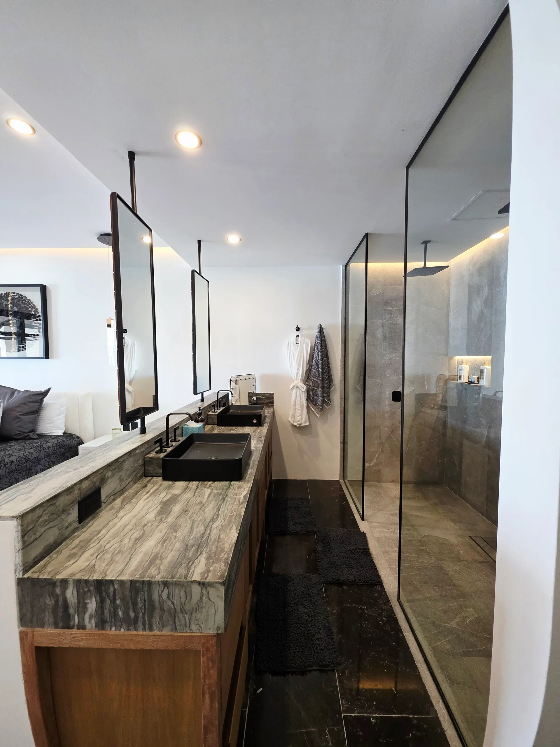 Modern Ocean Front 3 Bedroom Apartment photo 5