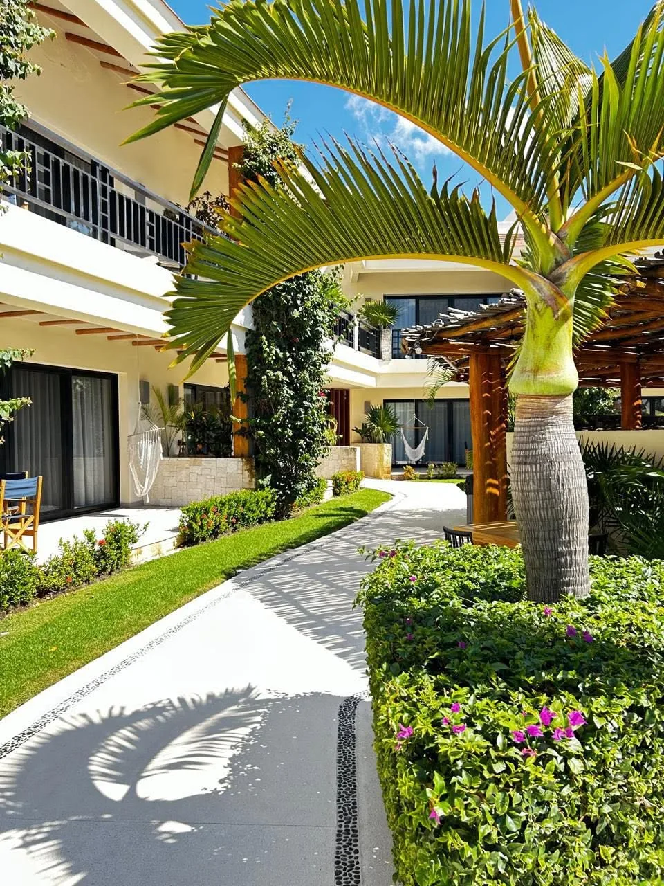 LUXURY PENTHOUSE on the Lagoon with Water View and Private Roof Top Pool photo 4