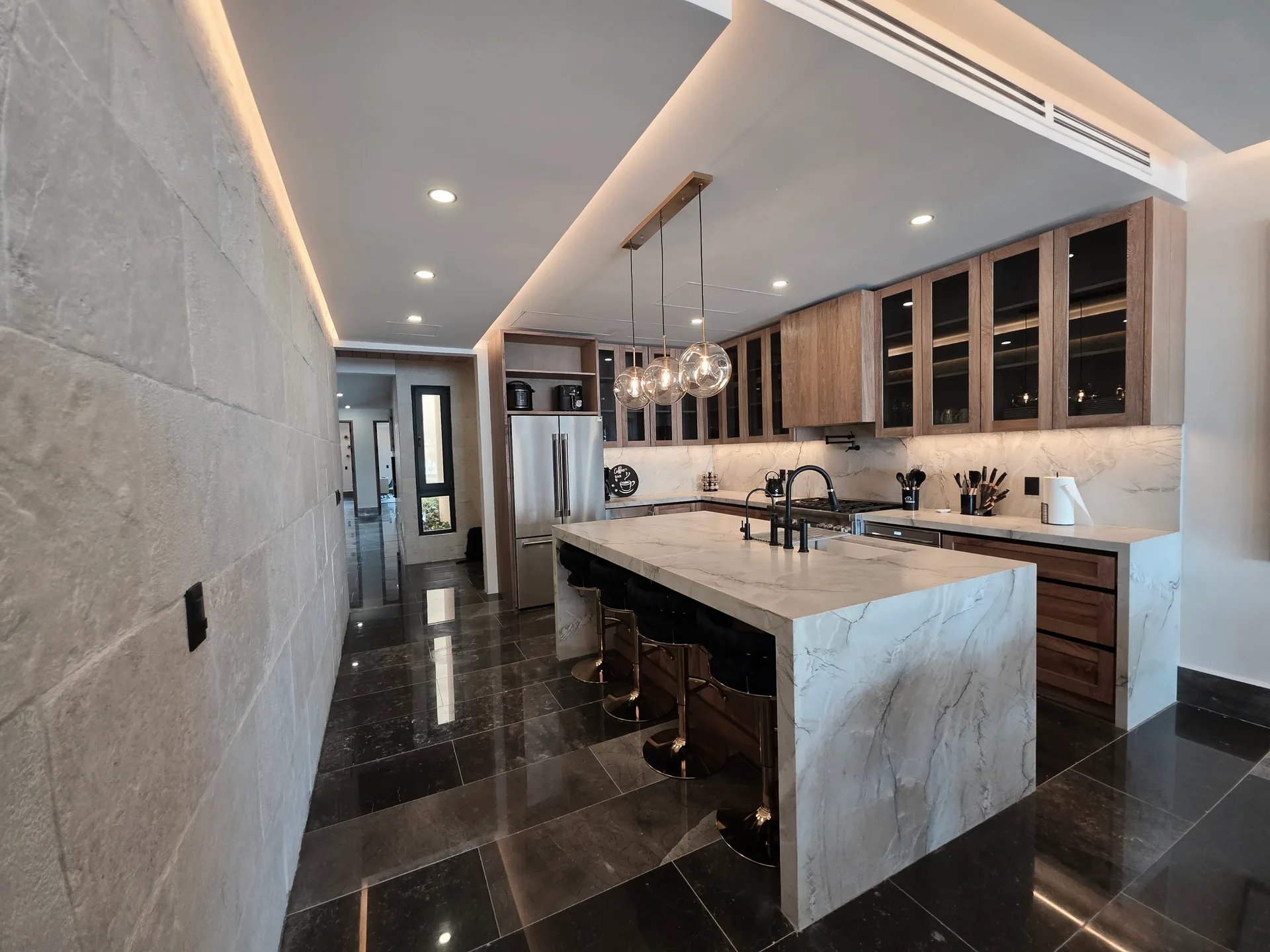 Modern Ocean Front 3 Bedroom Apartment photo 3