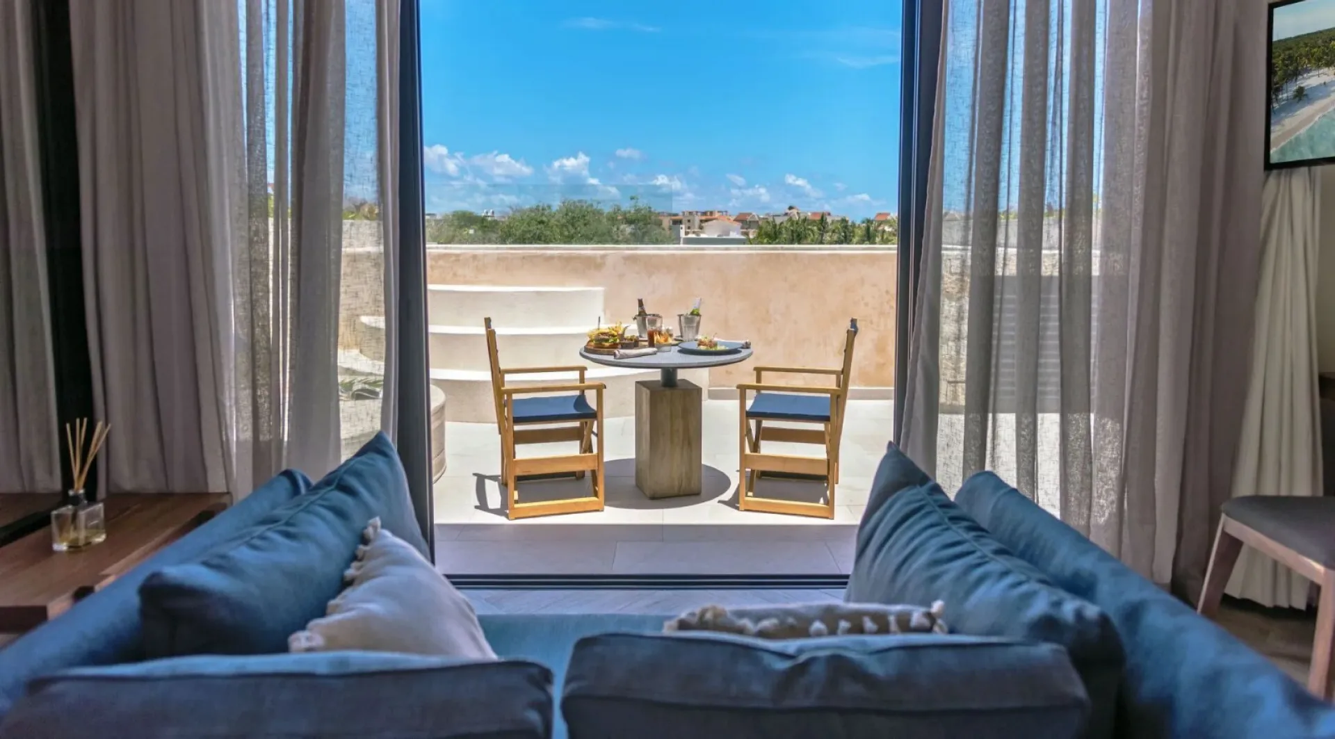 Lagoon-Front Penthouse with Private Rooftop Plunge Pool photo 2