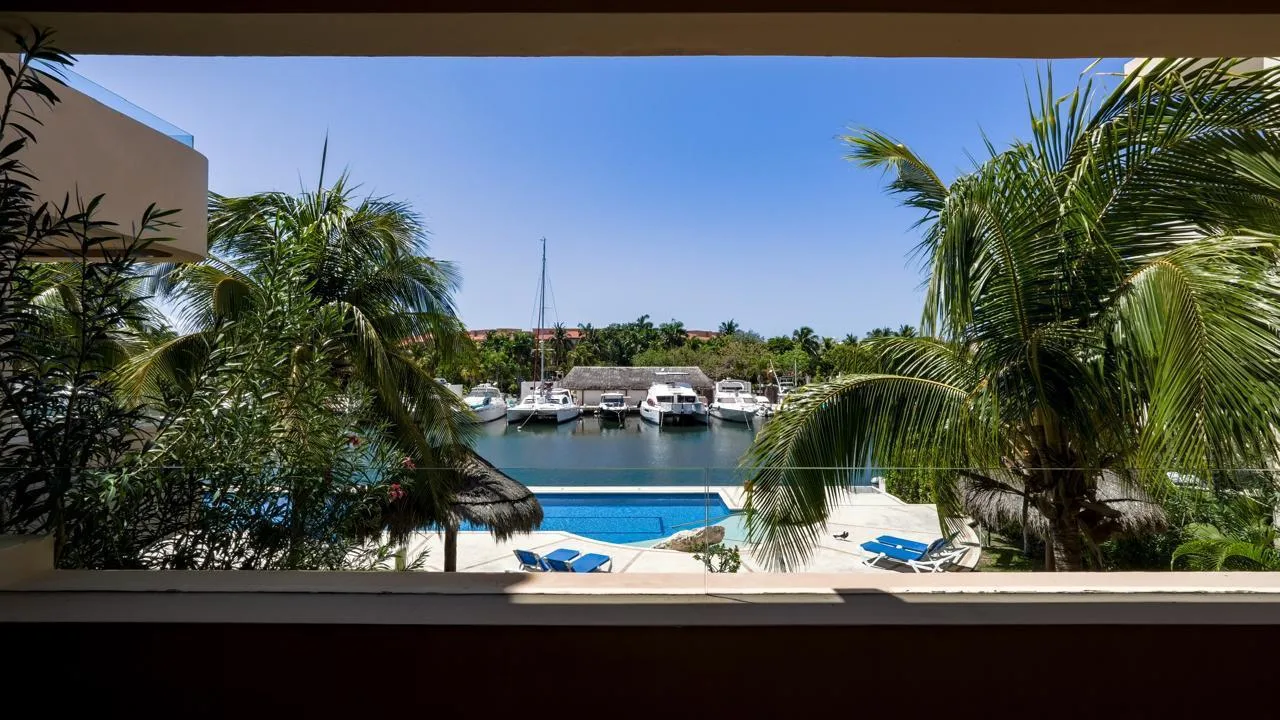 Portobello Condos - 2 Bed / 2 Bath with Canal View photo 3