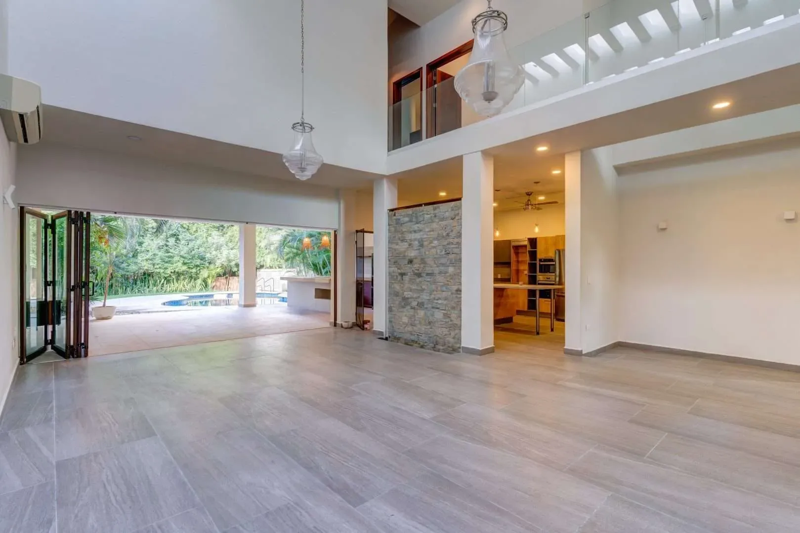 Contemporary 4 Bedroom Villa with High Ceilings and Access to Golf Course photo 1