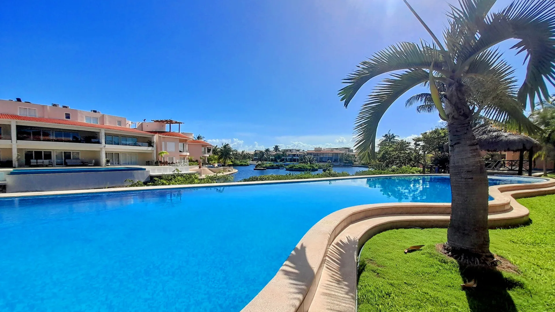 Bay Blue • 2BR on the Lagoon, close to the beach photo 2