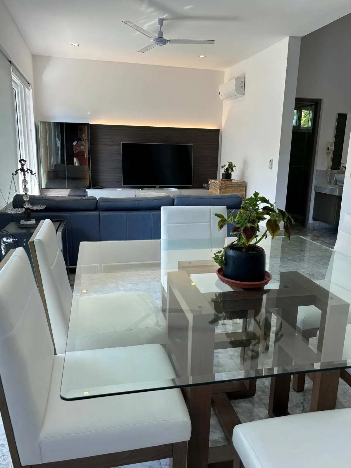 2 Bedroom House with Private Patio and Access to Pool photo 3