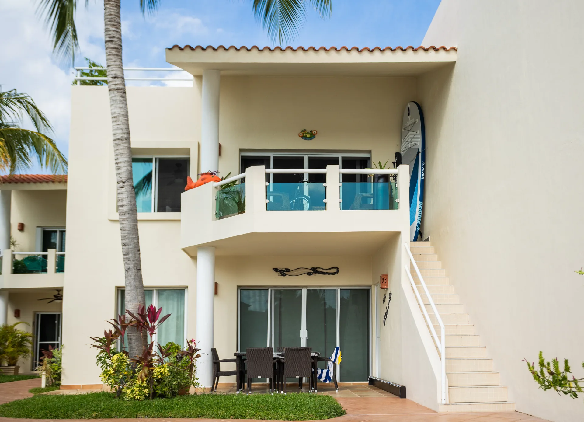 Gorgeous 2 BD - PH on a Canal w/ Large Private Rooftop Deck. photo 5