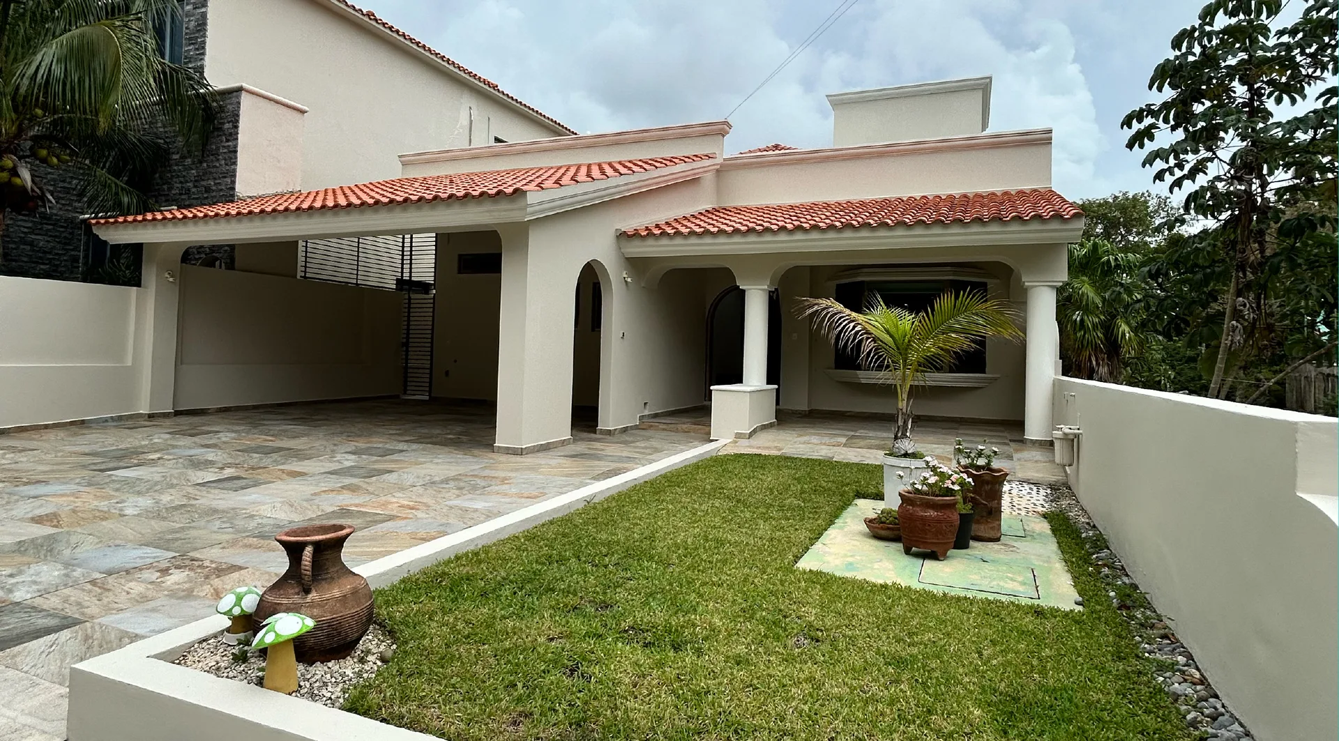 Golf Course Home with Private Pool & Solar Panels photo 1