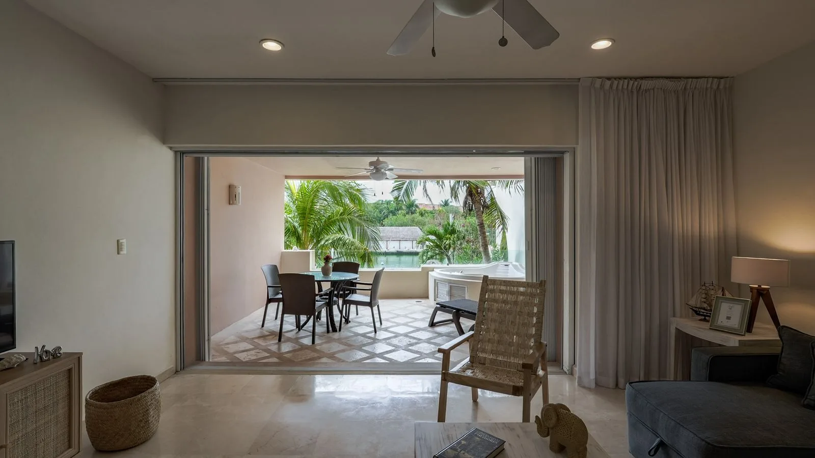 Portobello Grand Marina: Poolside Living - 1 Bed / 1 Bath in 114 photo 1