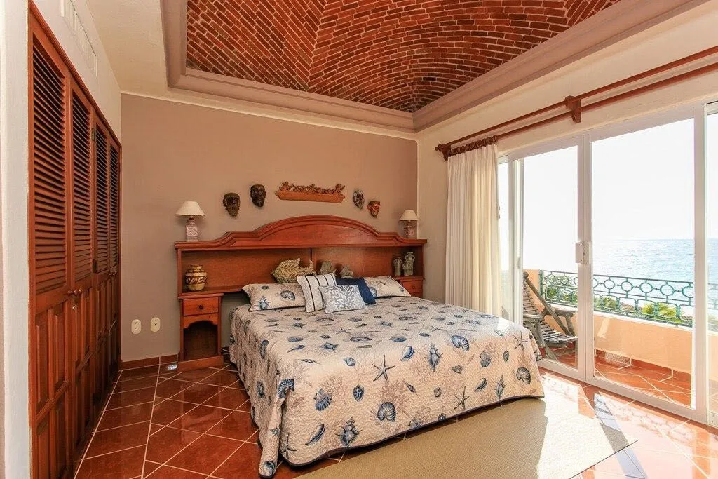 Oceanfront Condo with Stunning Views photo 5