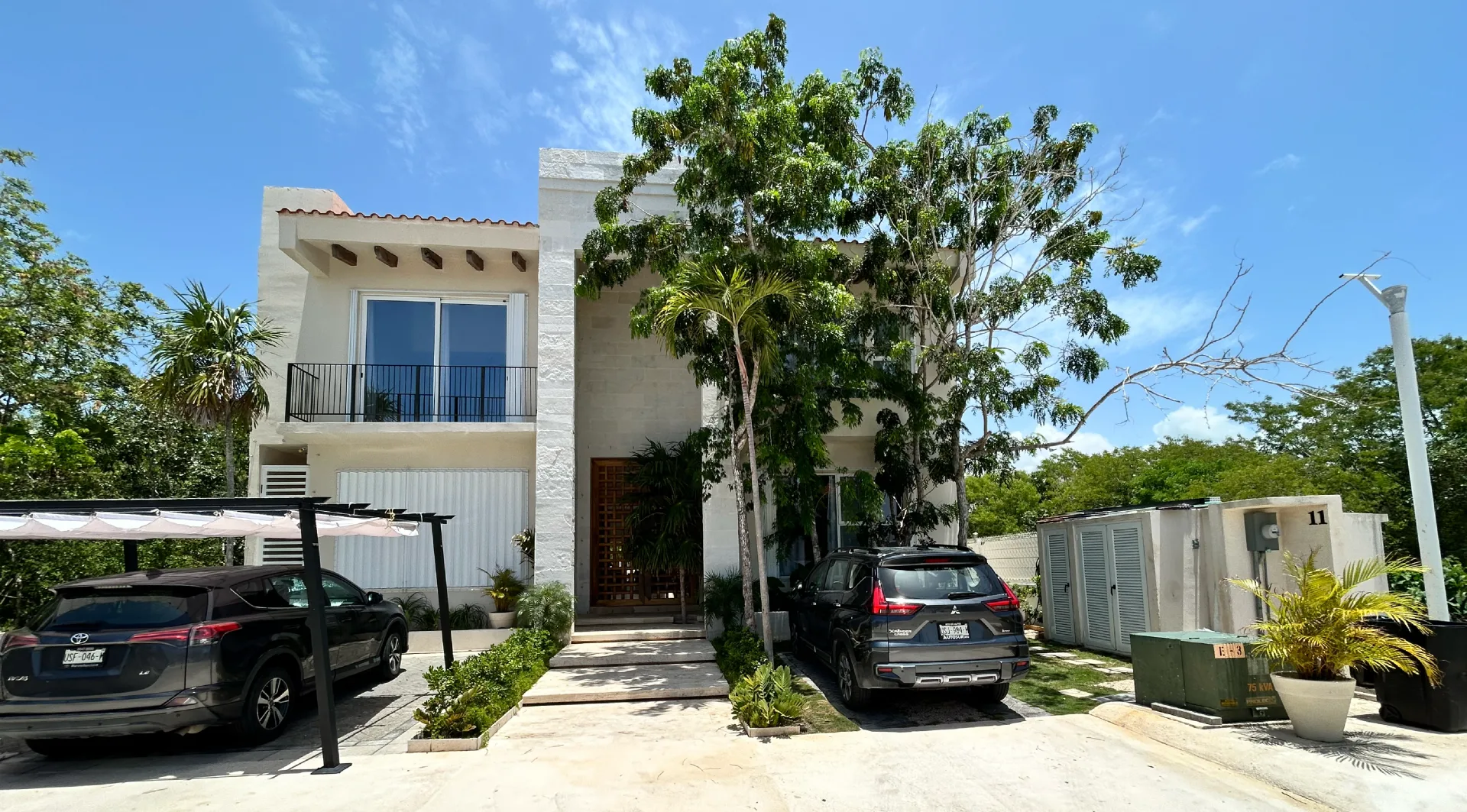 Expansive Marina-Front Villa with Private Dock photo 1
