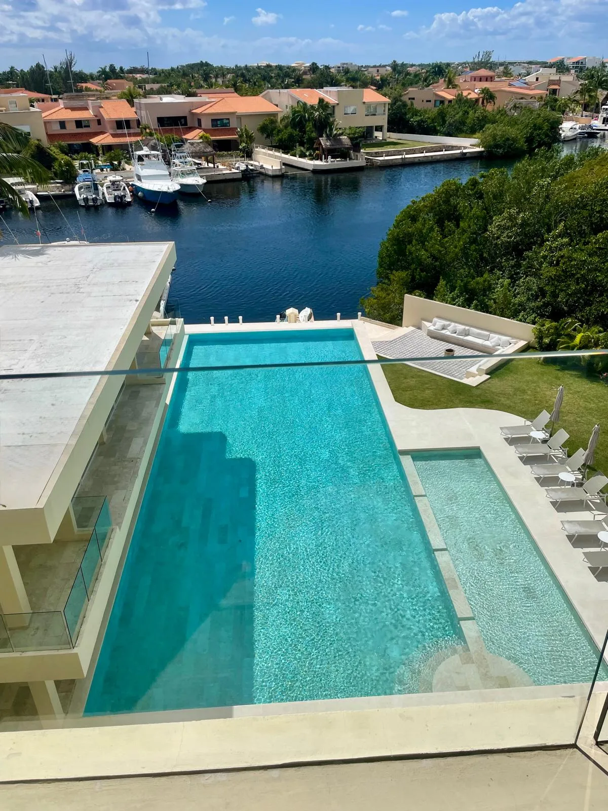 Elegant PH with views to the Canal photo 2
