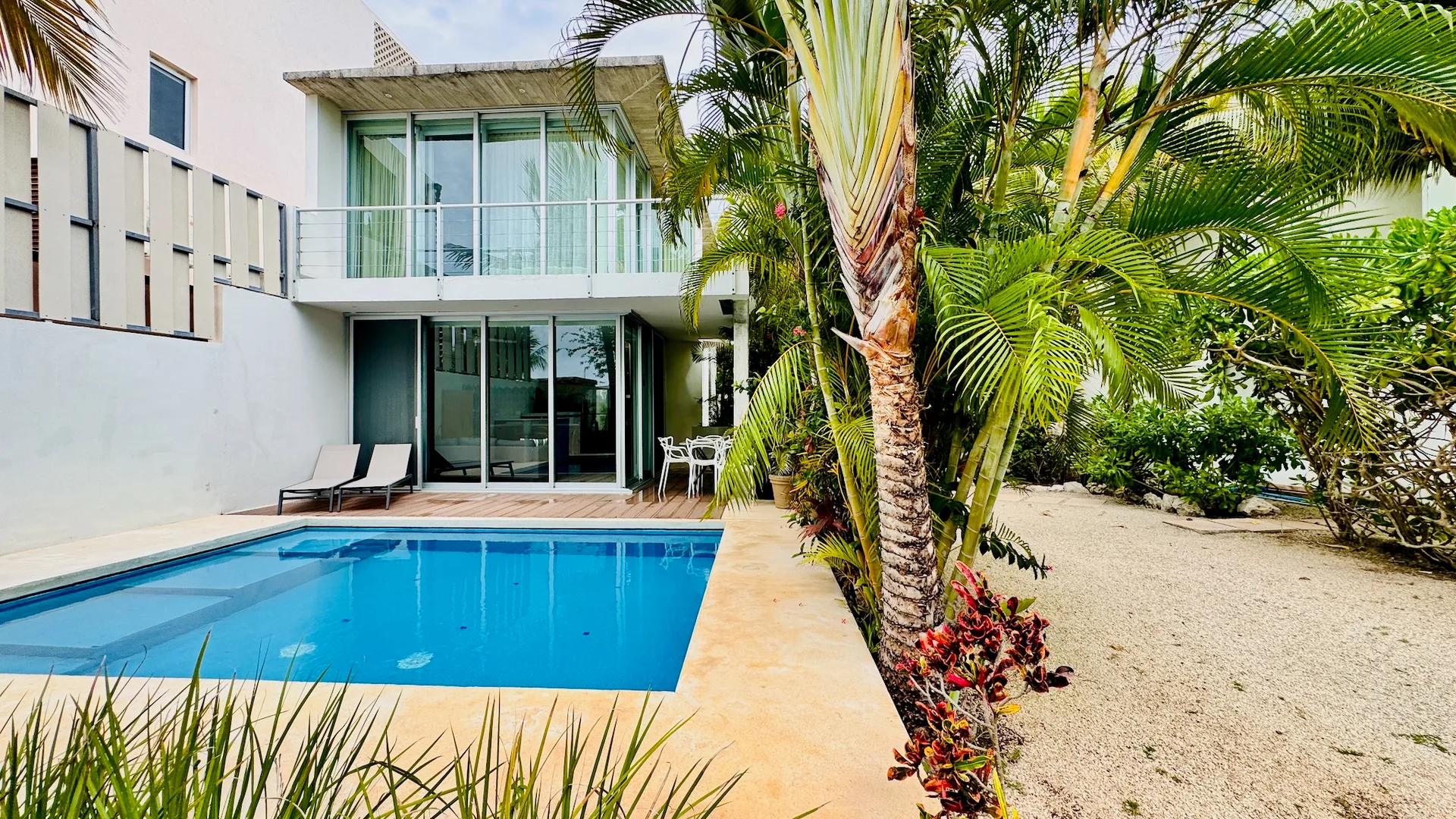 Casa Rapha Casita: 2-Bedroom Marina-Front Home with Private Dock photo 1