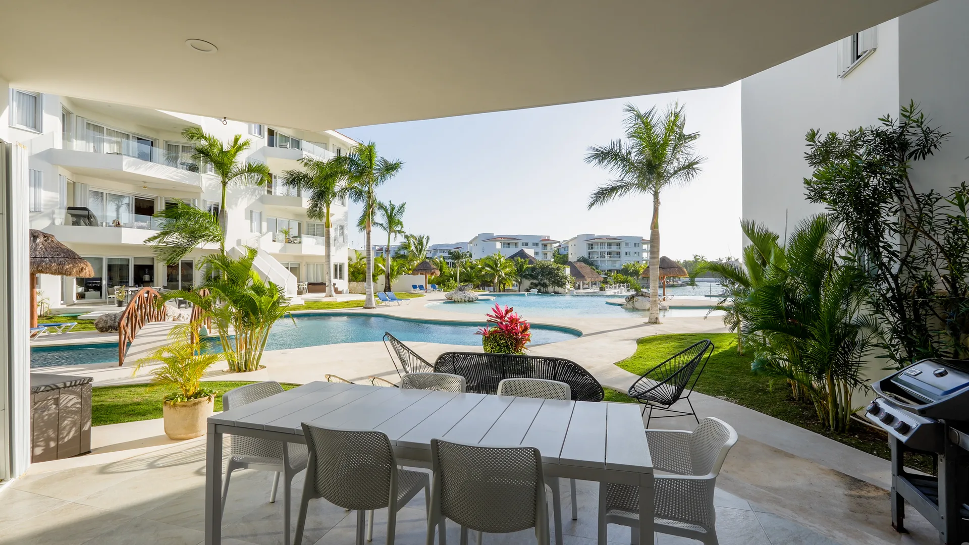 Bliss - 2 Bed/ 2 Bath Pool Front Living (103) photo 1