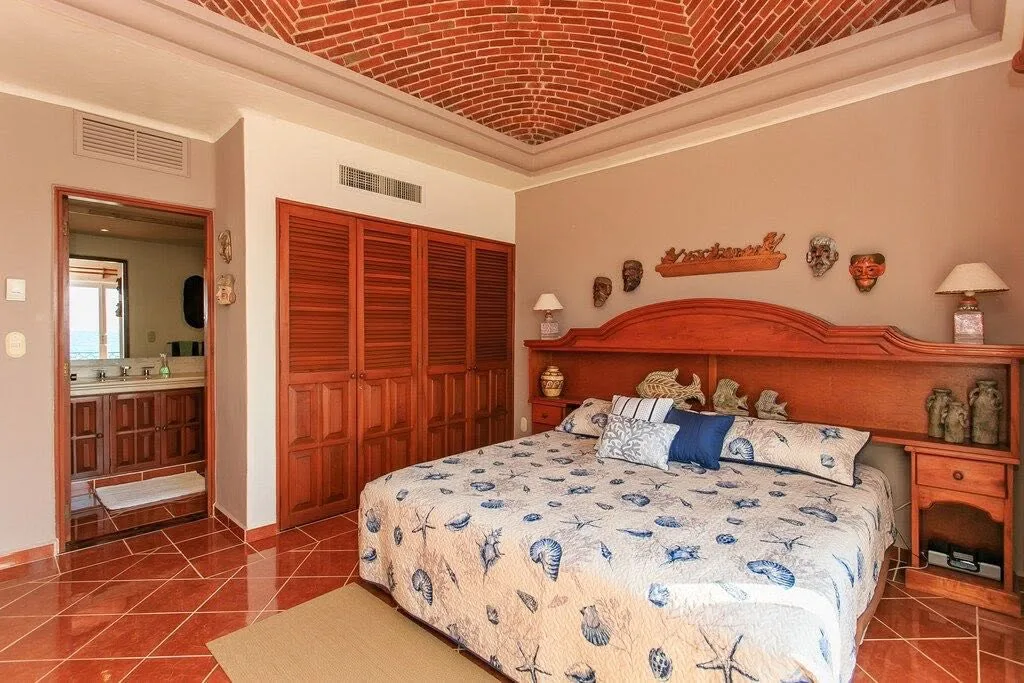 Oceanfront Condo with Stunning Views photo 4
