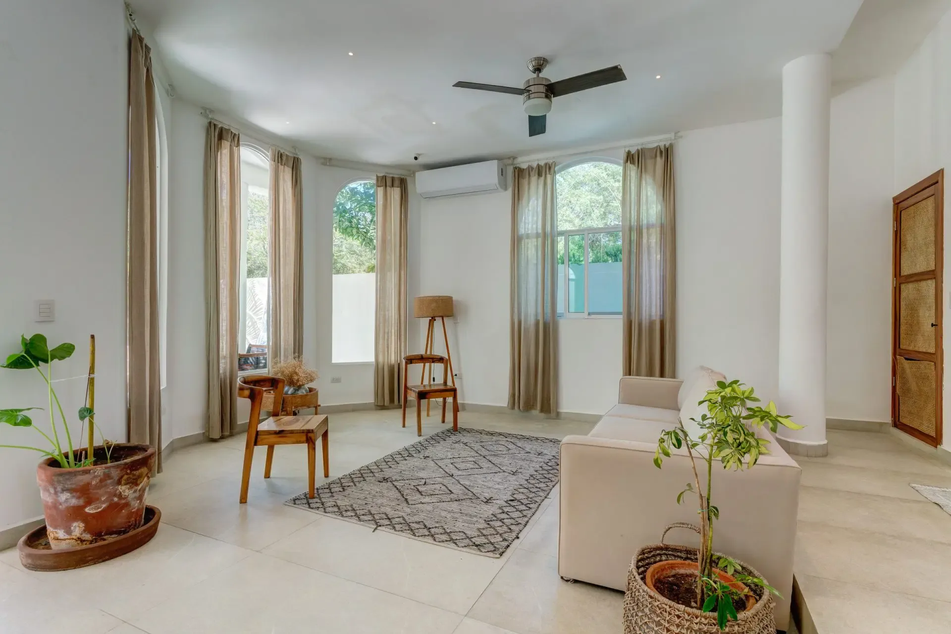 Elegant 4 Bedroom house + Guest House on Golf Course photo 4