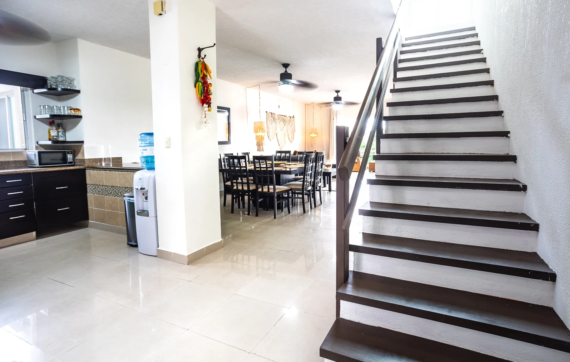Gorgeous 2 BD - PH on a Canal w/ Large Private Rooftop Deck. photo 2