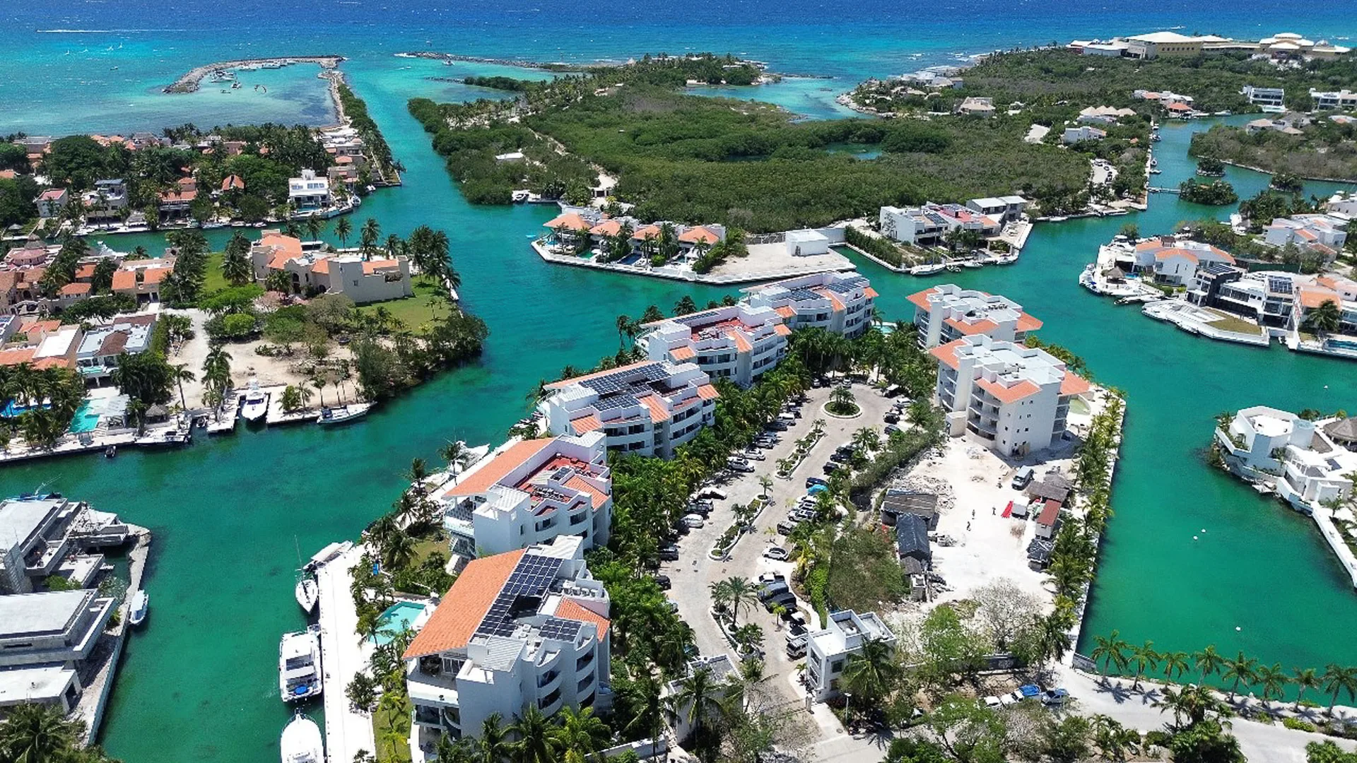 Gran Peninsula 4 Bedroom Waterfront Condo photo 4