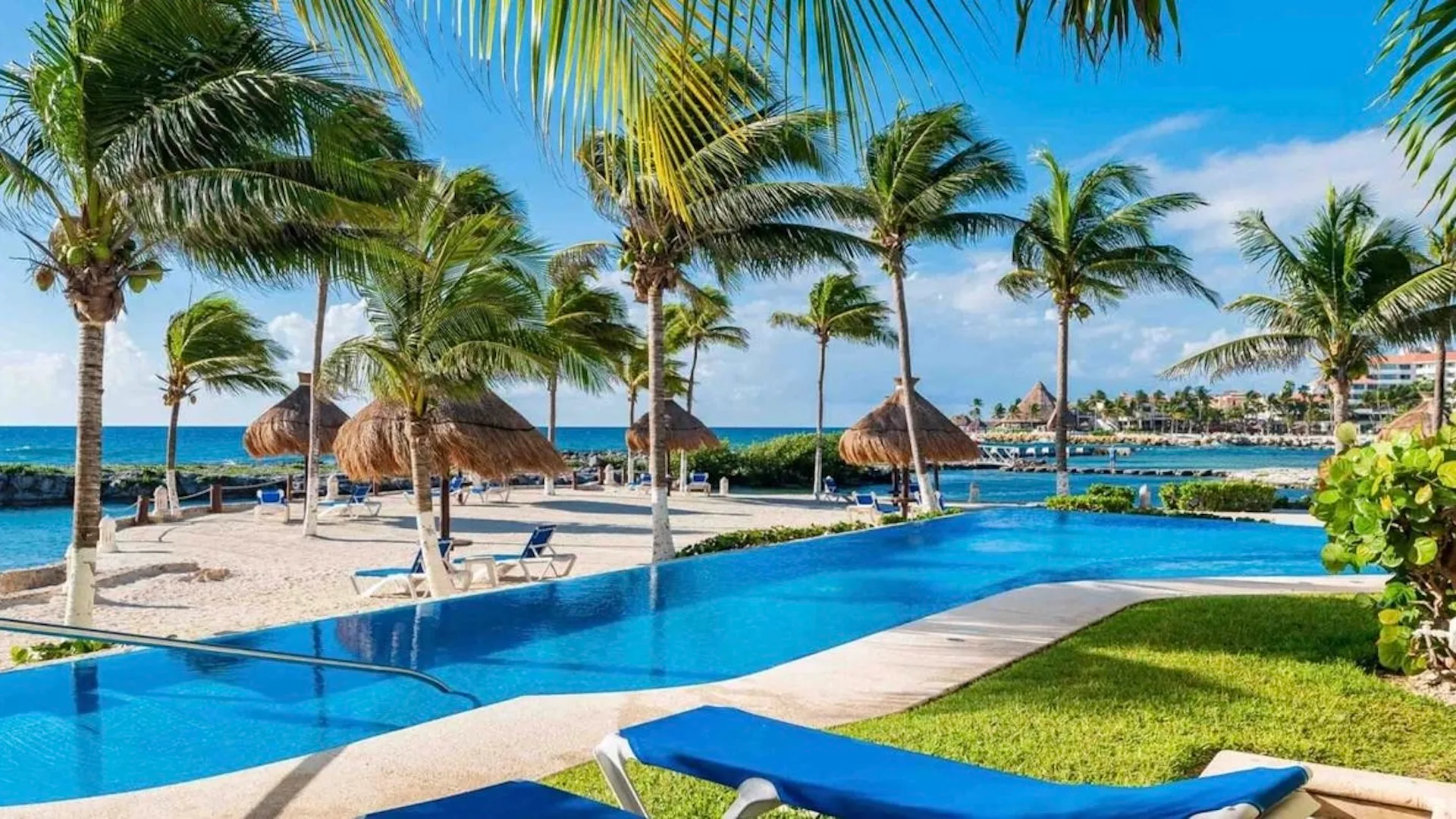 Quinta Luna 007: A License to Live Oceanfront in Puerto Aventuras photo 5
