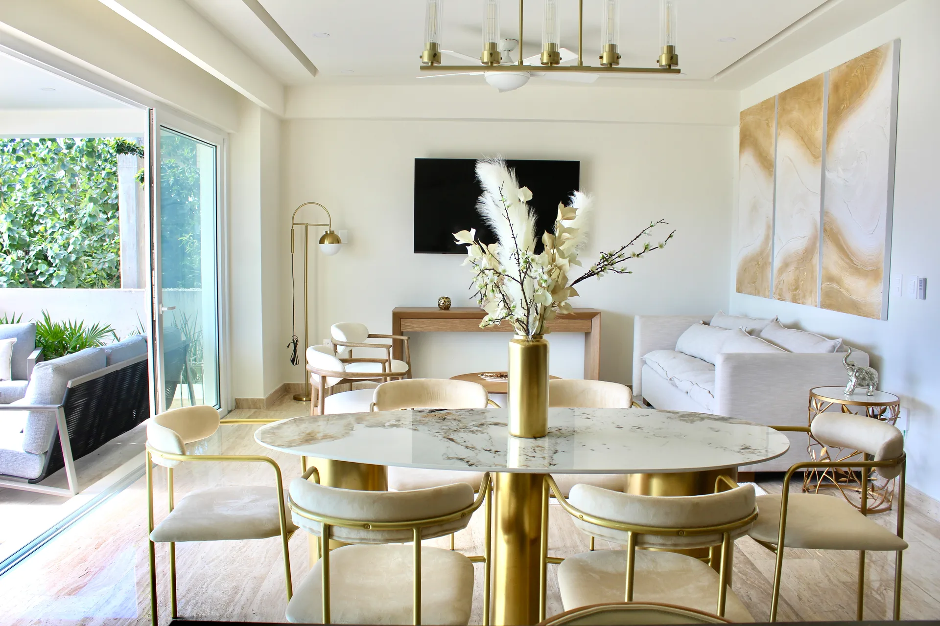 Beautifully Designed Modern 2 Bedroom with Canal View photo 1