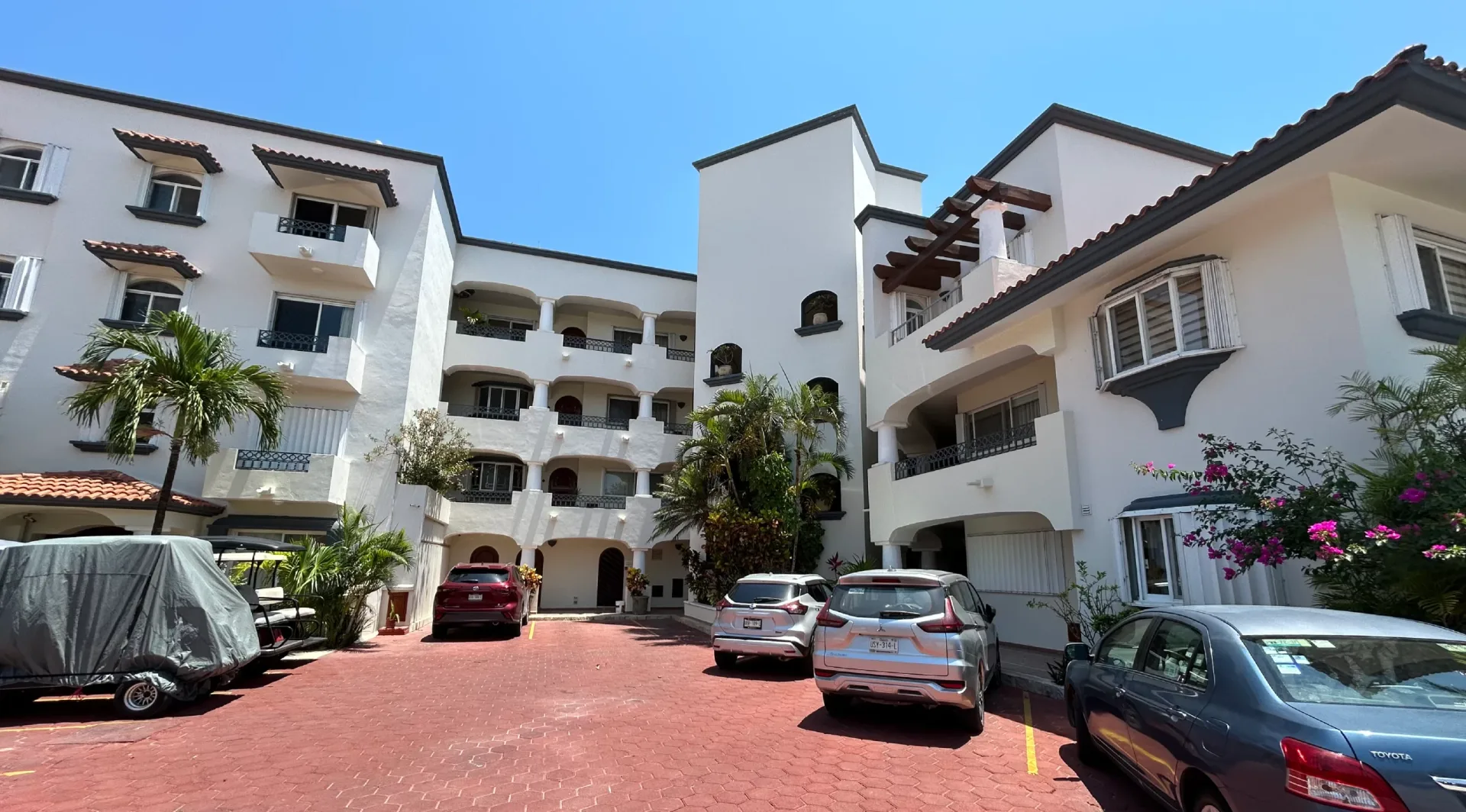 Beachfront Ground-Floor Residence with Private Beach Access photo 1