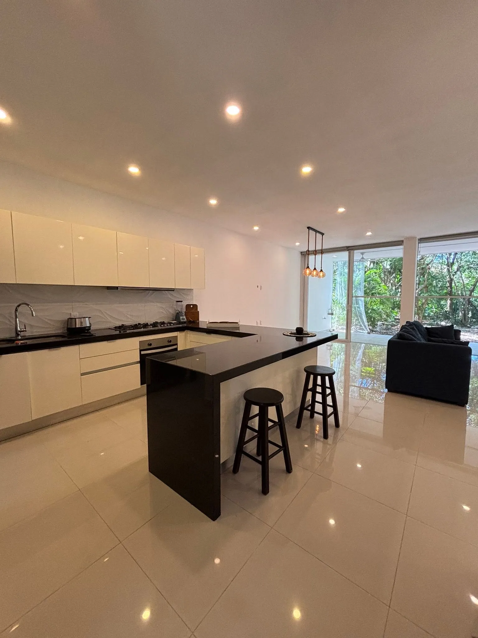 Spacious 3 Bedroom Villa with Private Garage photo 1