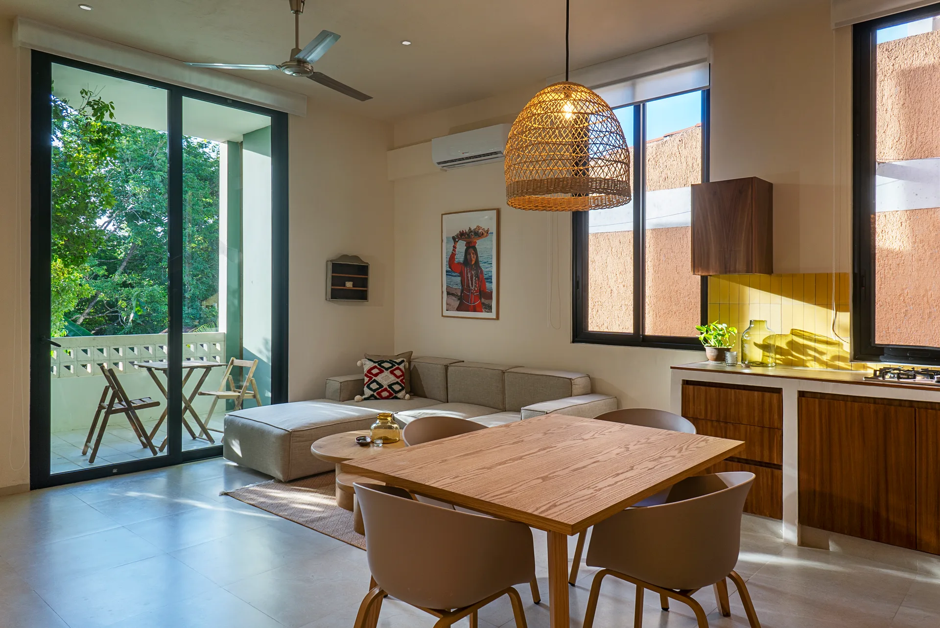 Chic 2 Bedroom Apartment Overlooking Golf Course photo 4
