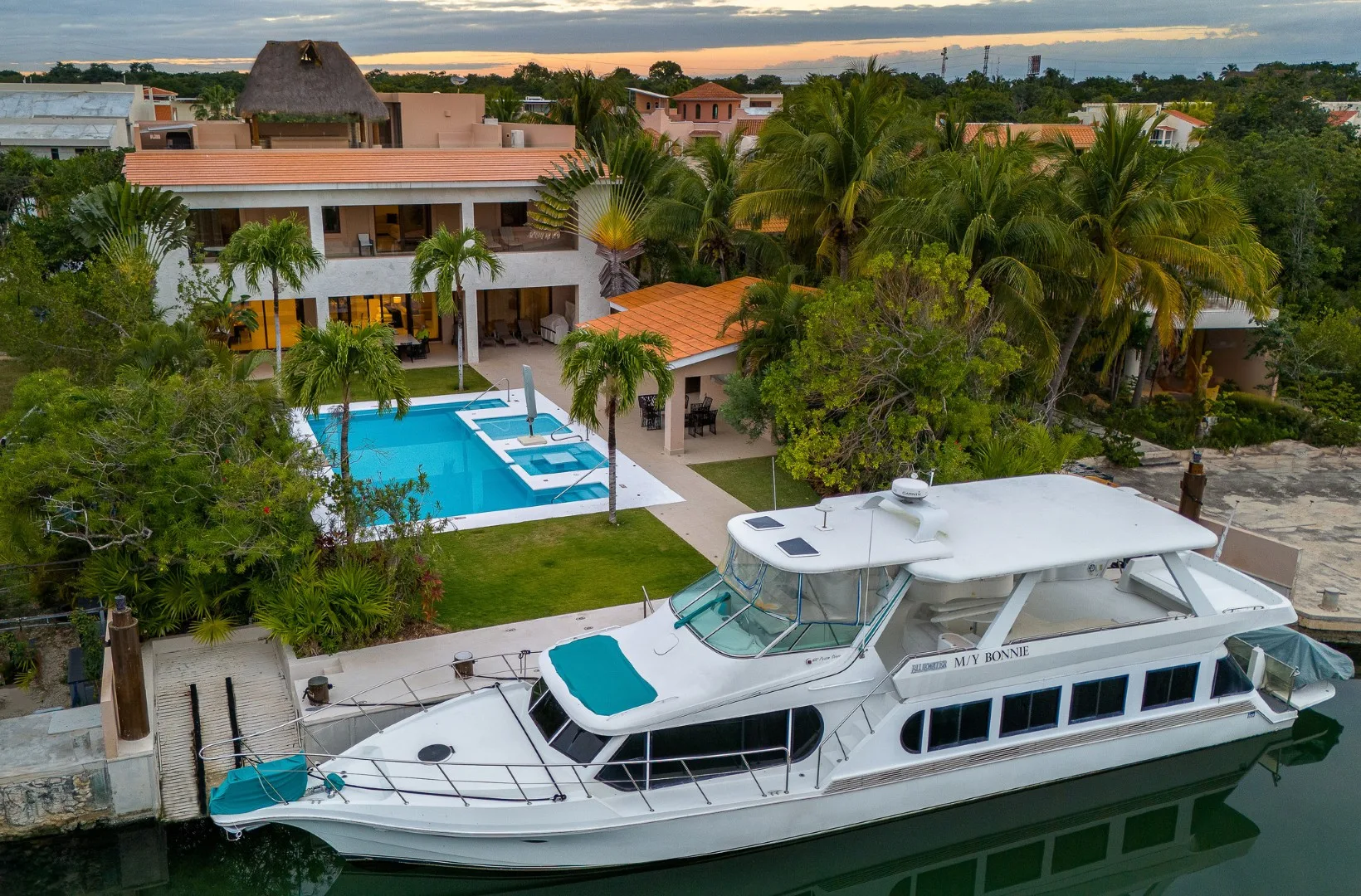 Marina Palms 5 Bedroom Waterfront Villa photo 3