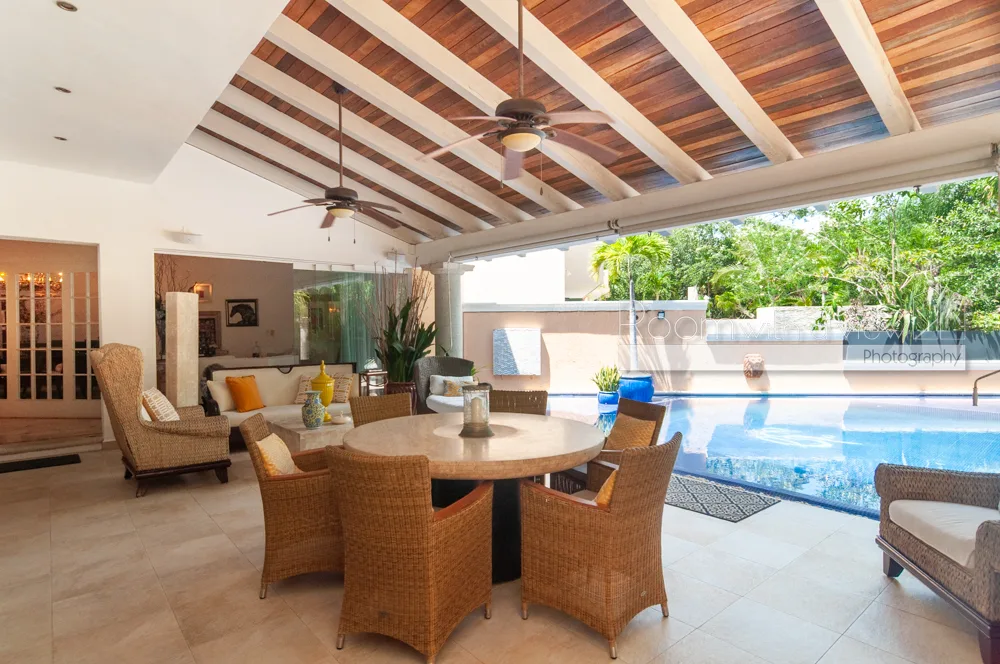 Villa Santiago – Three Levels of Sophistication & Spacious Living photo 5