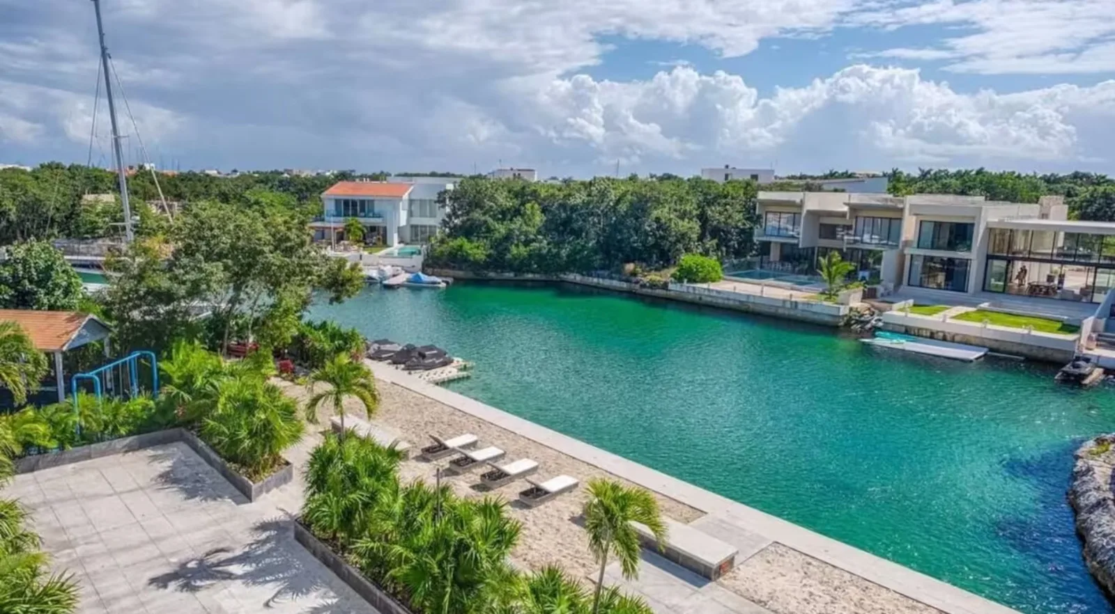 Canal front Penthouse with 50ft boat slip photo 1