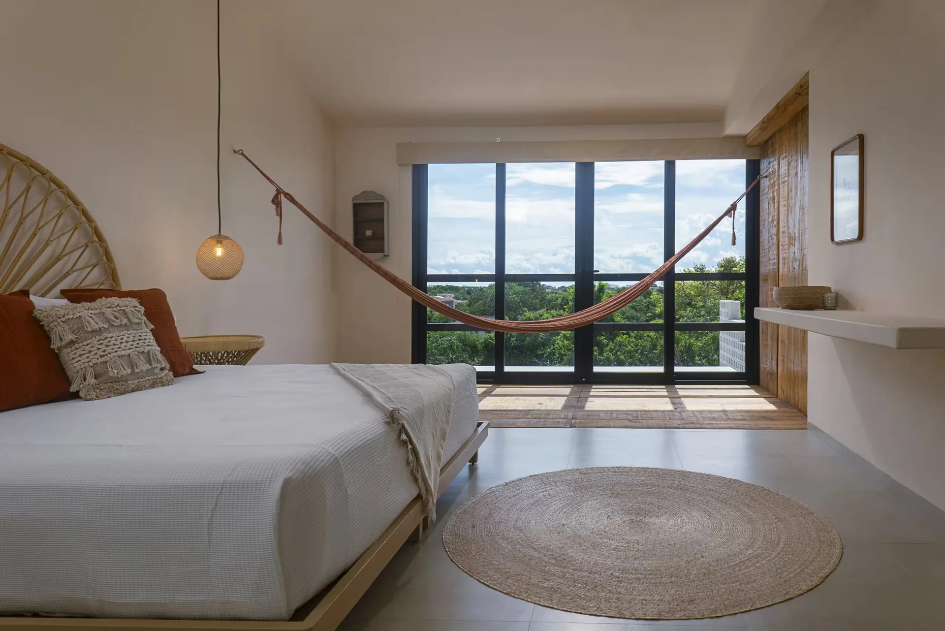 Penthouse - 2 Bed/ 2 Bath Vacation Rental (301) photo 1