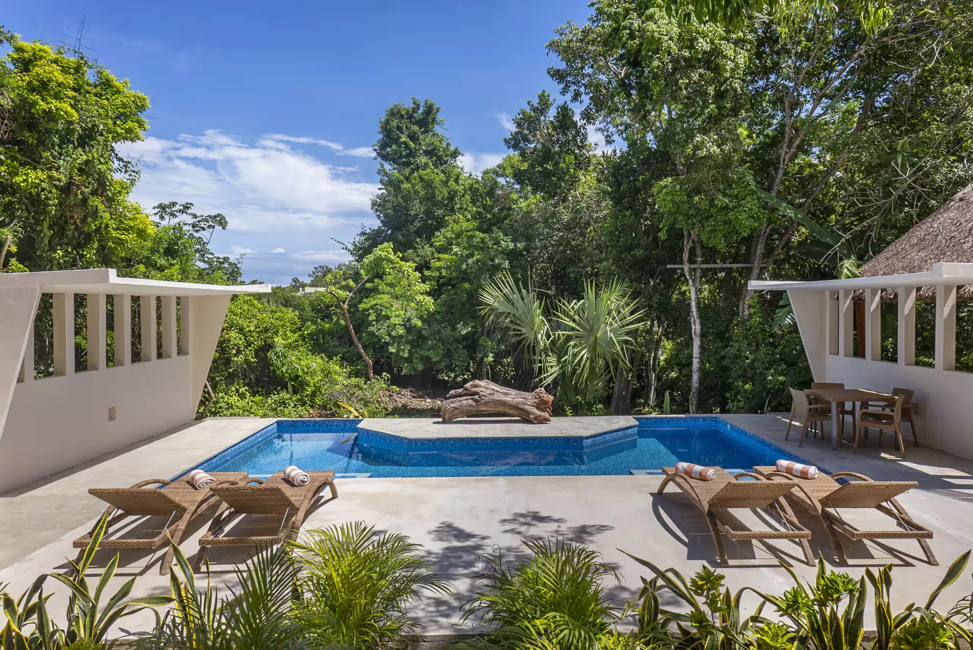 Penthouse - 2 Bed/ 2 Bath Vacation Rental (301) photo 3