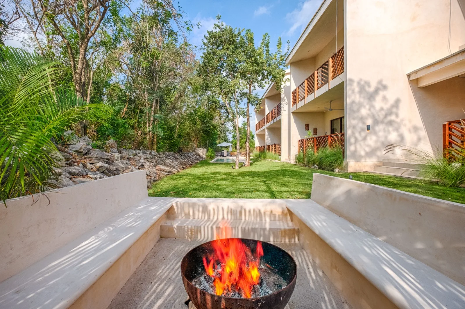 Turnkey 2BR with Direct Pool Access photo 5