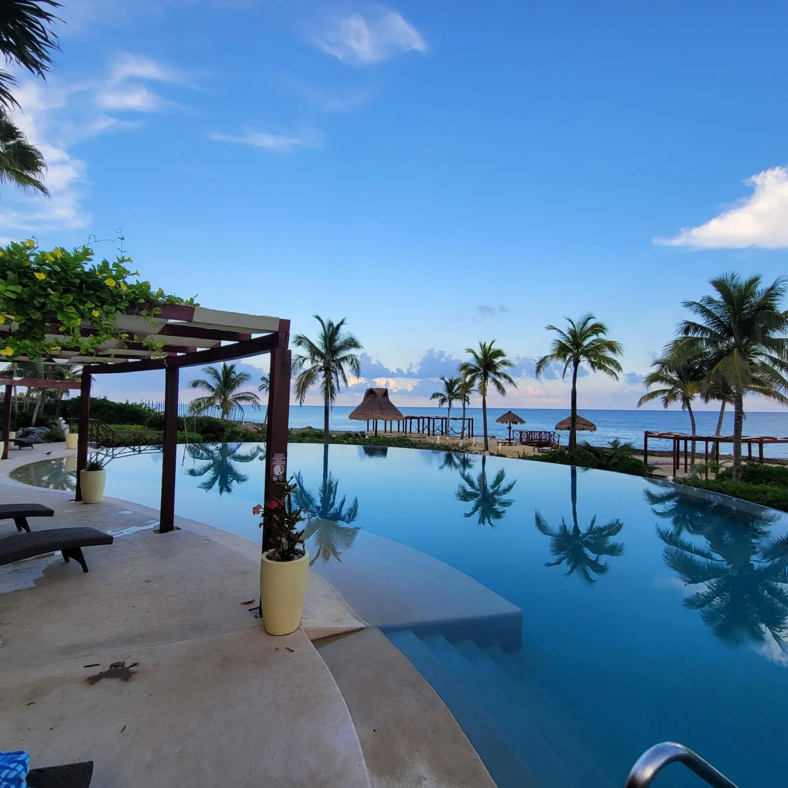 2 Bedroom Oceanfront Condo for Sale in Punta Roca photo 1