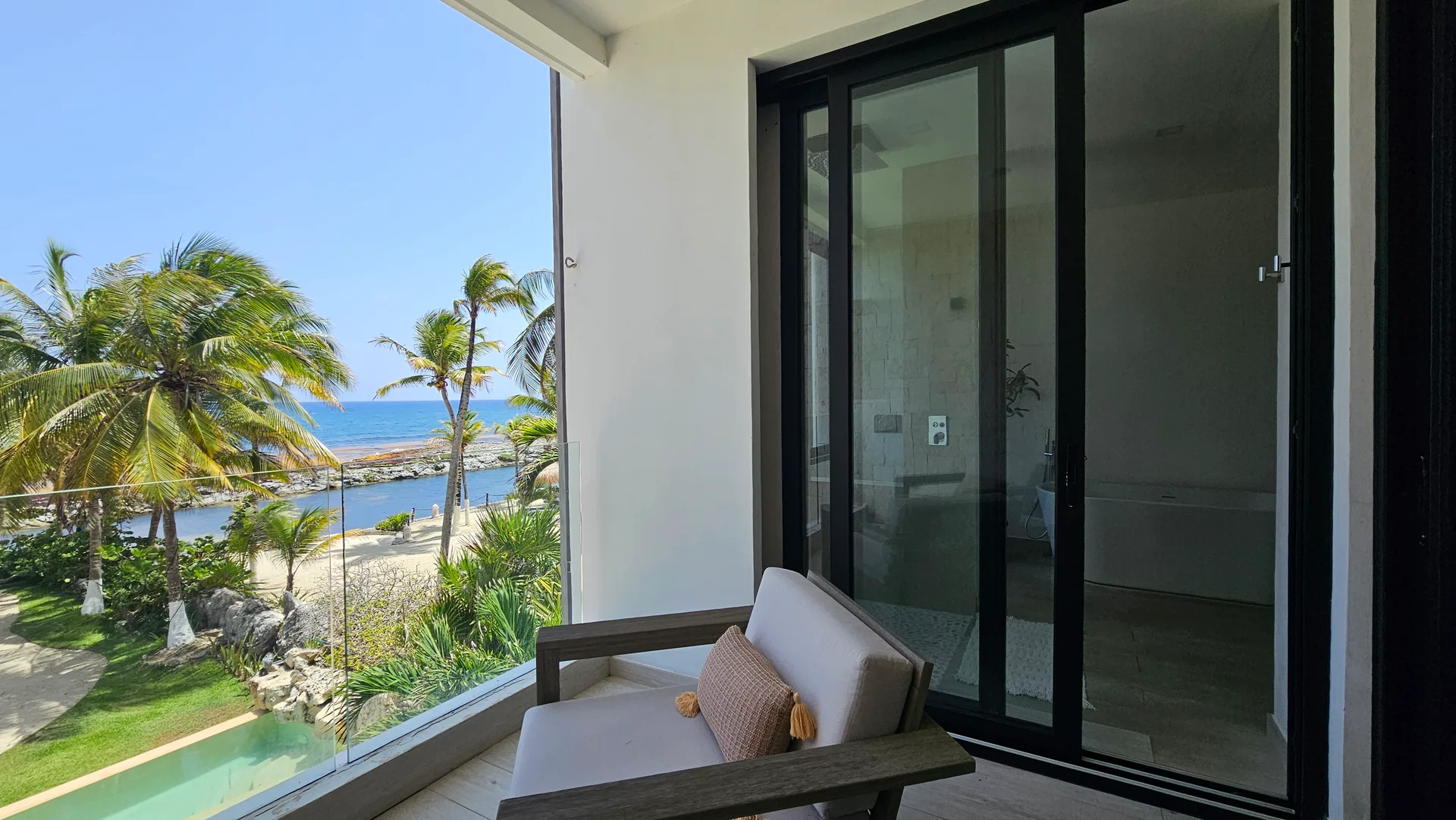 3BR Luxury Beachfront Villa | Designer Furnished photo 2
