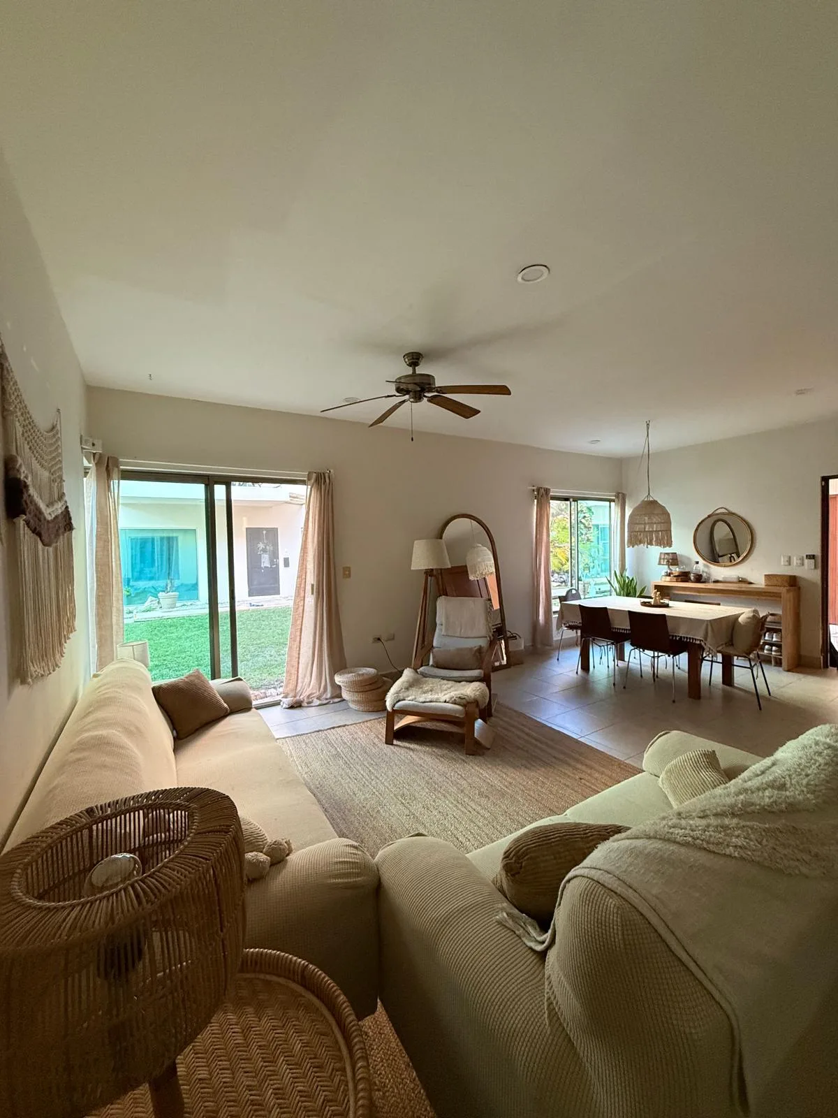 Ground floor, 2 Bed/2 Bath with a Private Courtyard and Pool. photo 1