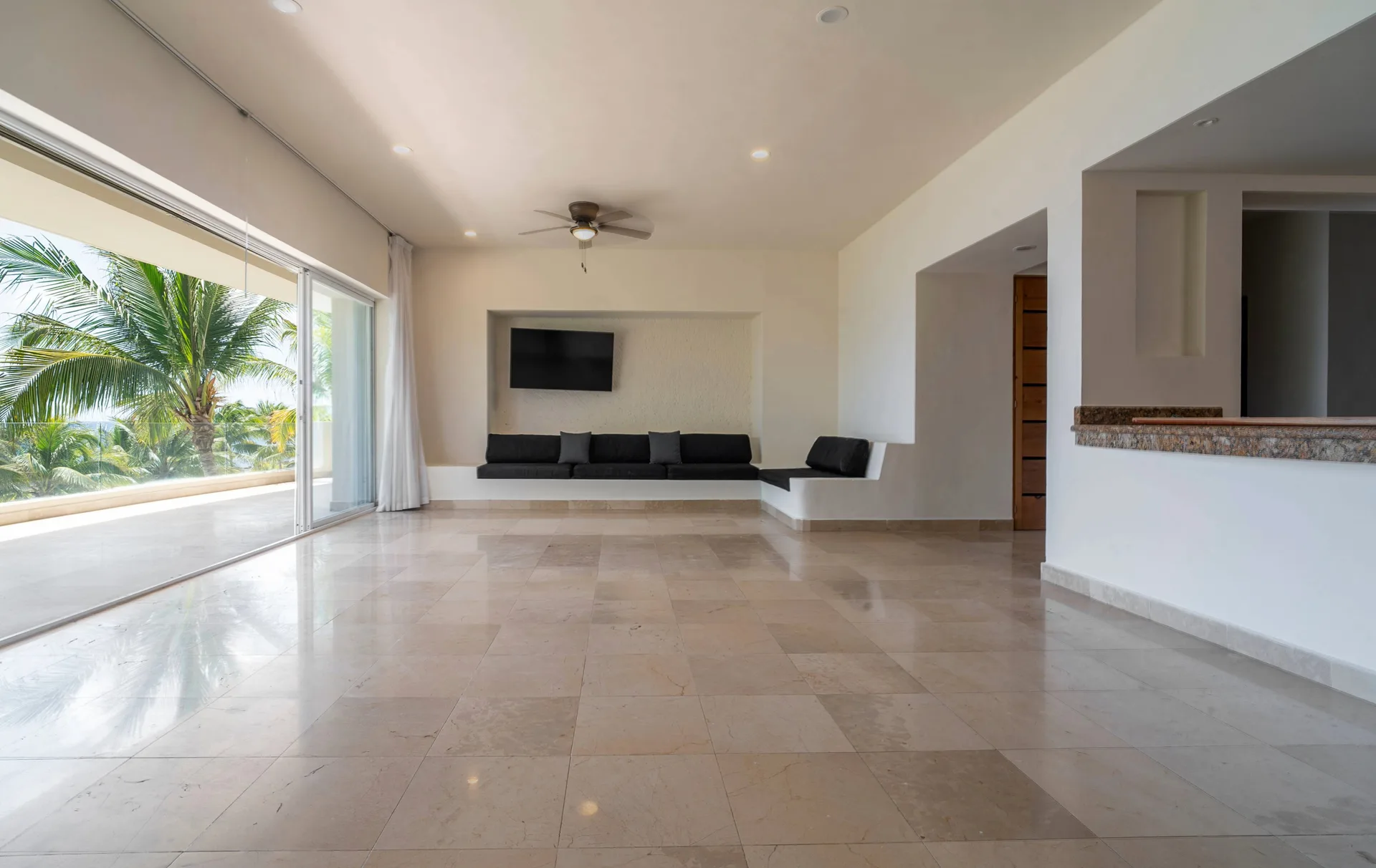 3 Bedroom Ocean-Front Apartment photo 2