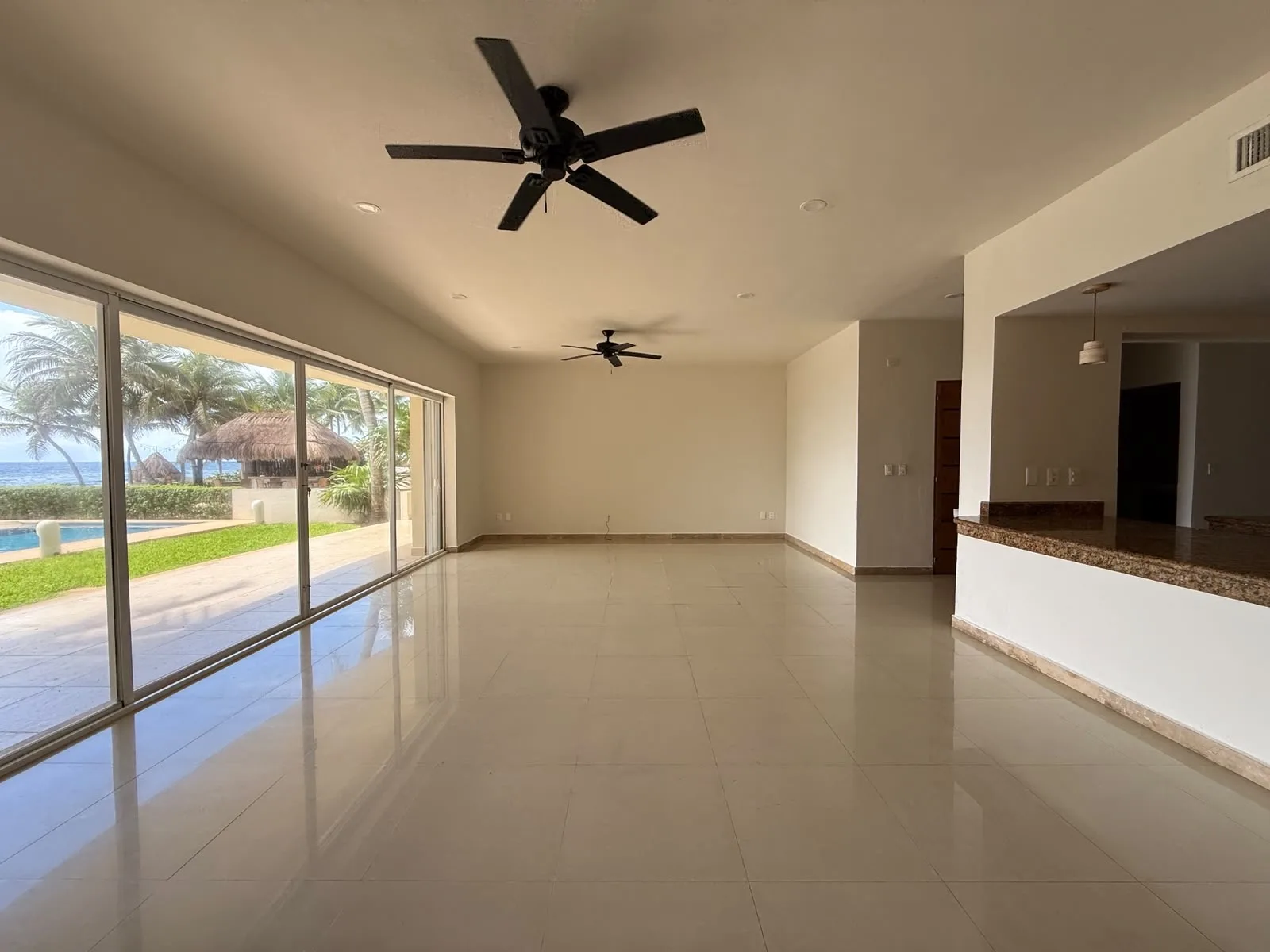 Ground Floor Ocean-Front Apartment (copy) photo 2