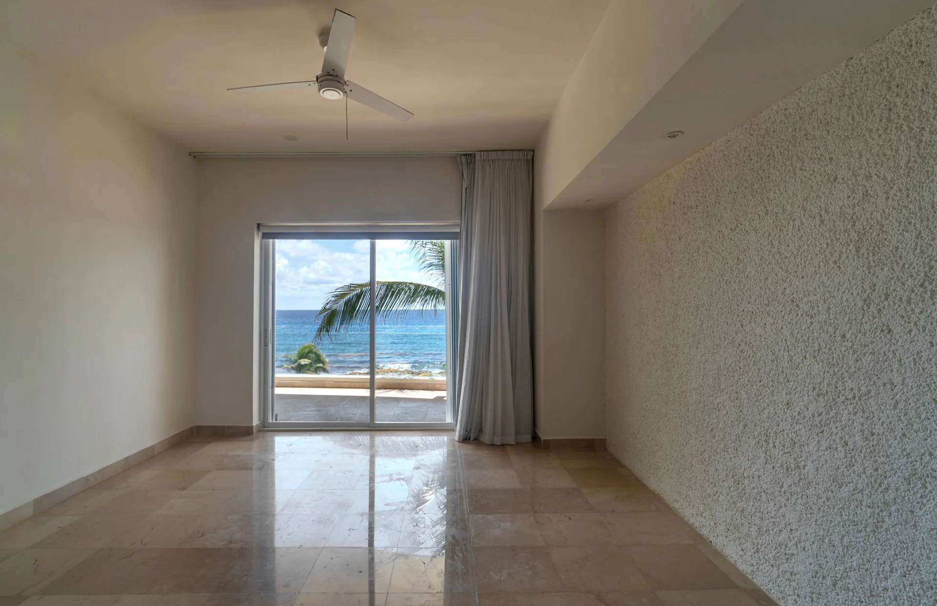 3 Bedroom Ocean-Front Apartment photo 4